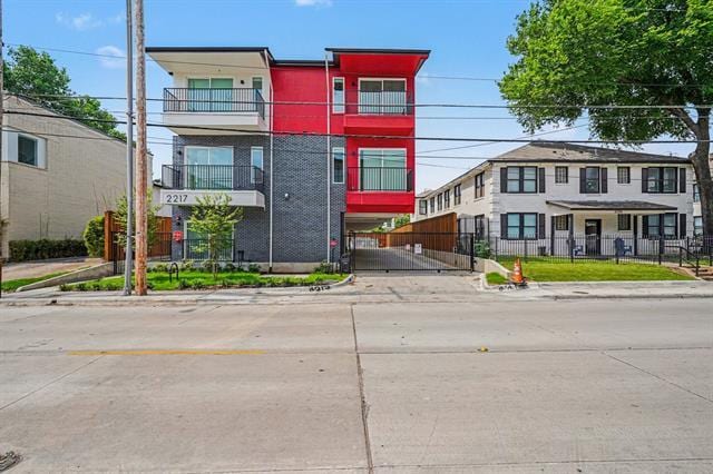 Building Photo - 2217 N Fitzhugh Ave