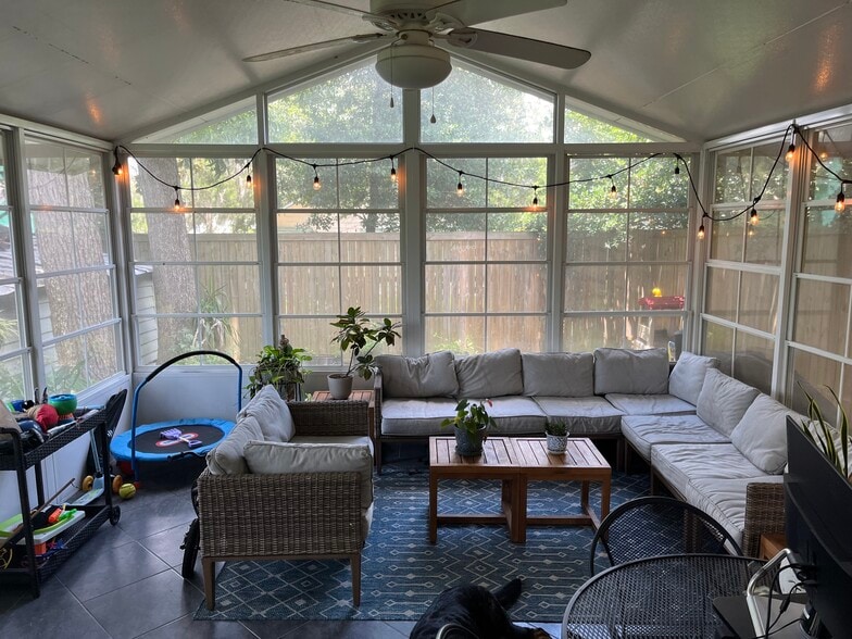 Building Photo - 718 Beard St