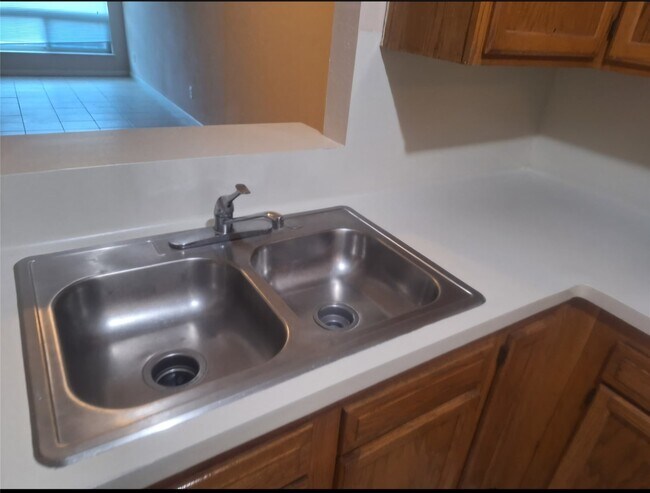 Building Photo - 2133 Shiveley Cir