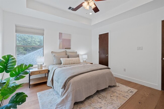 Building Photo - 5412 Grover Ave