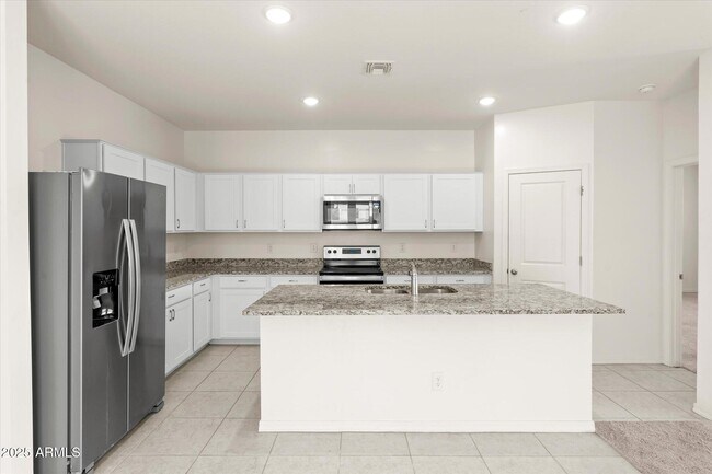 Building Photo - 18461 N Los Gabrieles Way