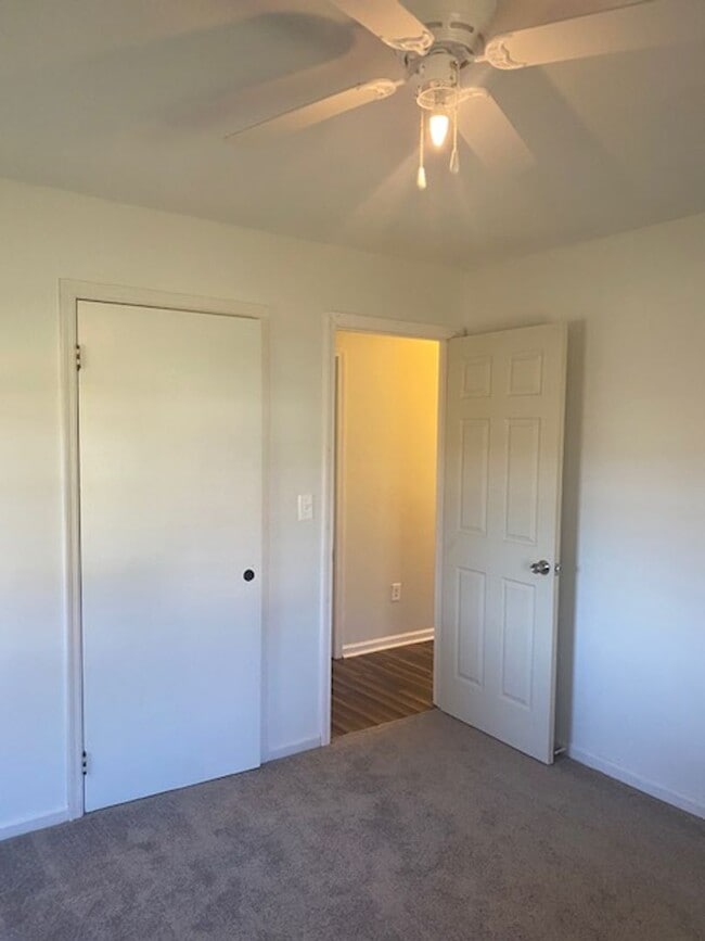 Building Photo - 3 bed 2 bath Brick Ranch