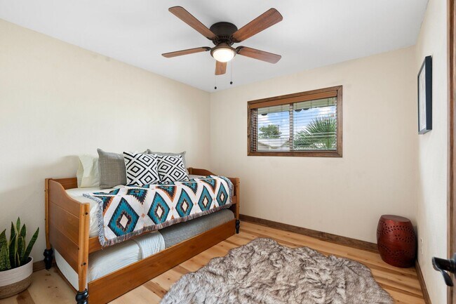 Building Photo - 9 E Del Rio Dr
