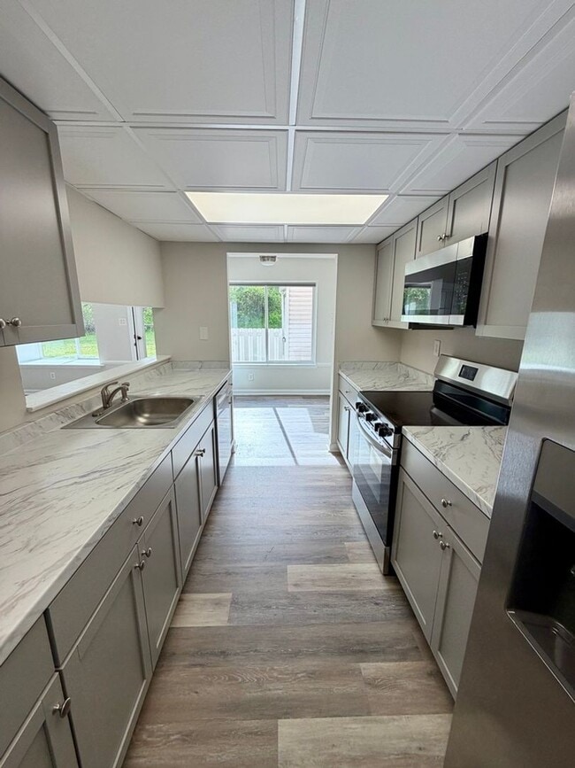 Building Photo - 916 Cobble Creek Curv