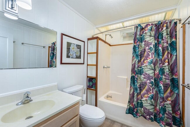 Building Photo - Charming 2 Bedroom Rental with Stunning Mountain Views – Available only April 1 to October 31, 2026