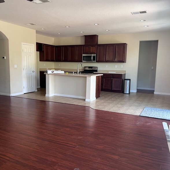 Building Photo - 4029 Aragon Way