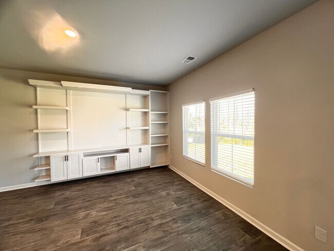 Building Photo - Welcome To The Preserves At Hiltonhead Lakes