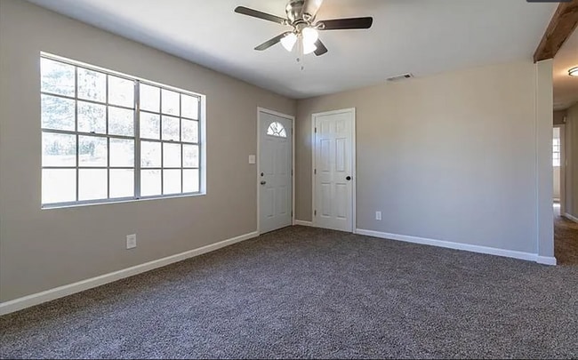 Building Photo - 917 Gateway Dr
