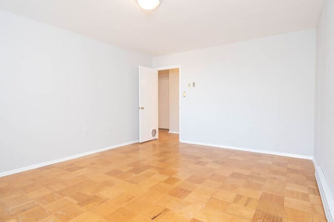 Building Photo - 1 Bed 1 Bath Condo in Barcroft Hills