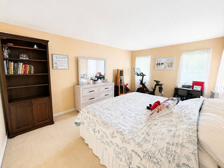 Primary Bedroom - 14 Inverrary Pl