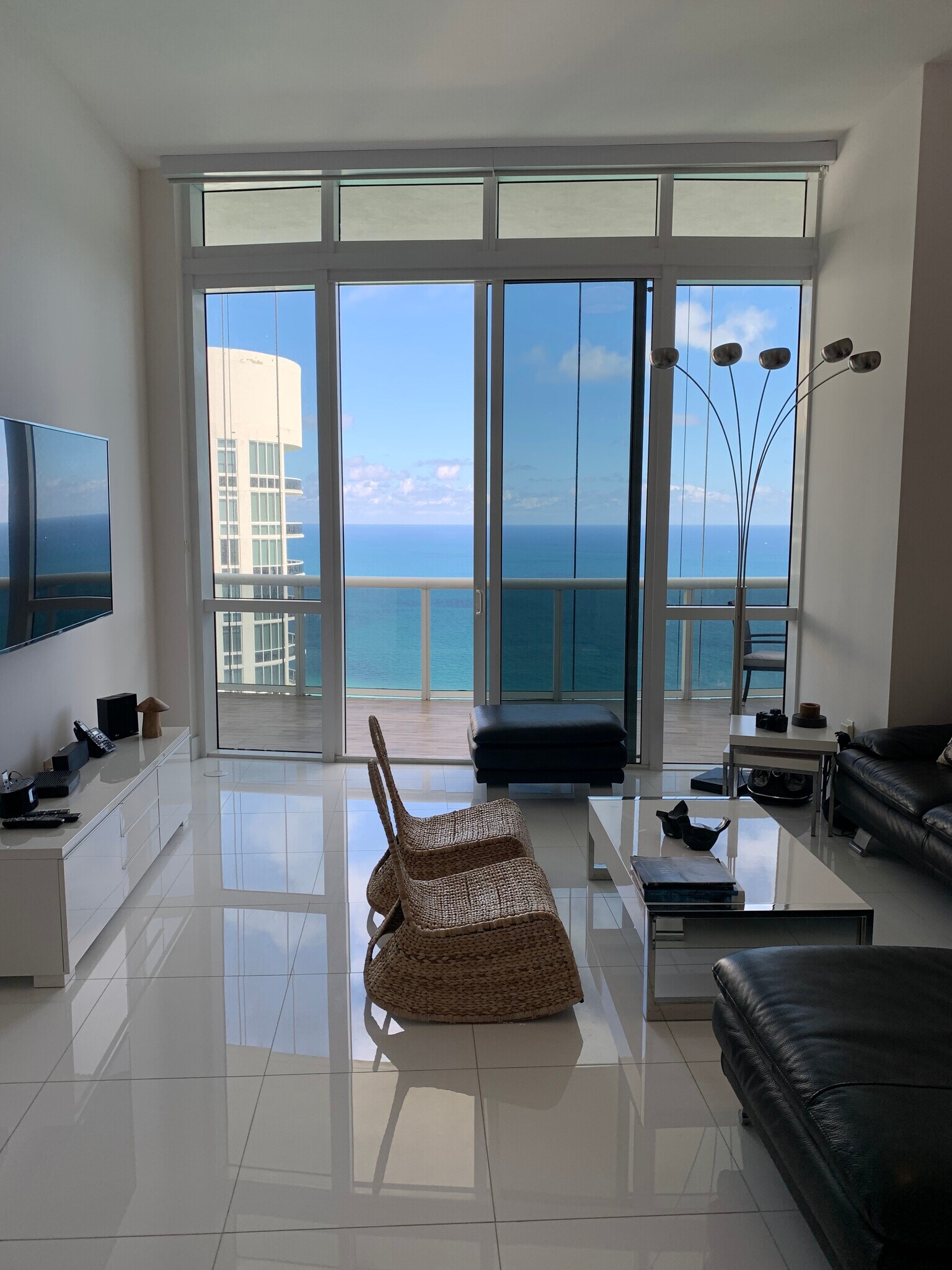 Building Photo - 15811 Collins Ave