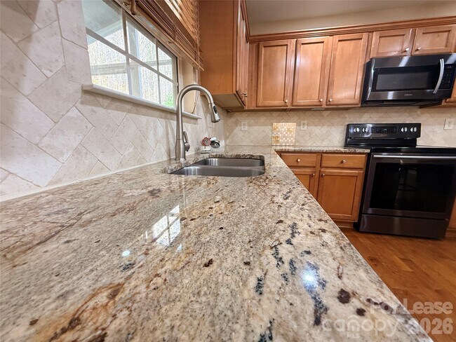 Building Photo - 5219 Sunriver Rd