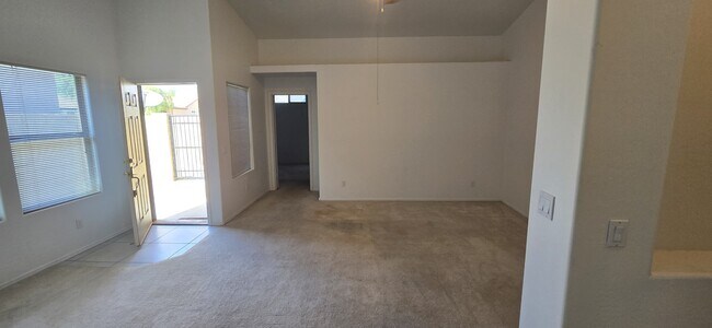 Building Photo - 8971 E Rainier Dr