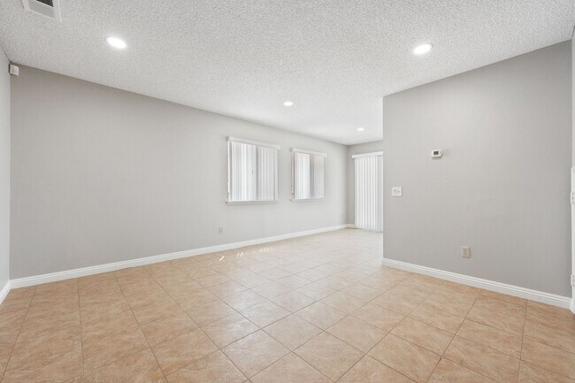 Building Photo - For RENT at Sandalwood Park North
