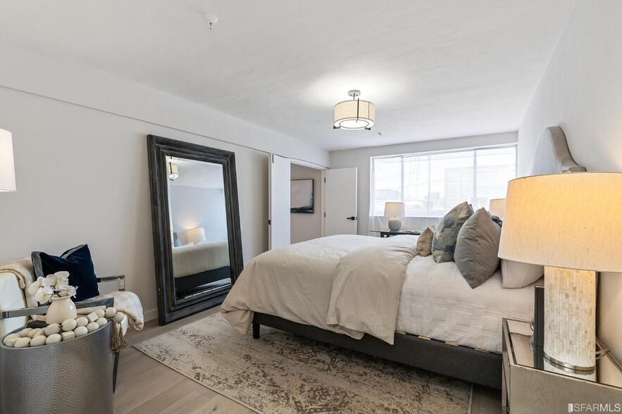 Lower suite bedroom - 2920 Buchanan St