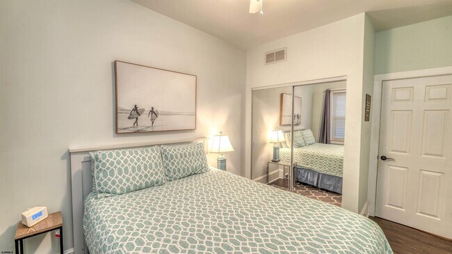 Building Photo - 1102 Wesley Ave