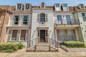 Building Photo - 386 N Post Oak Ln