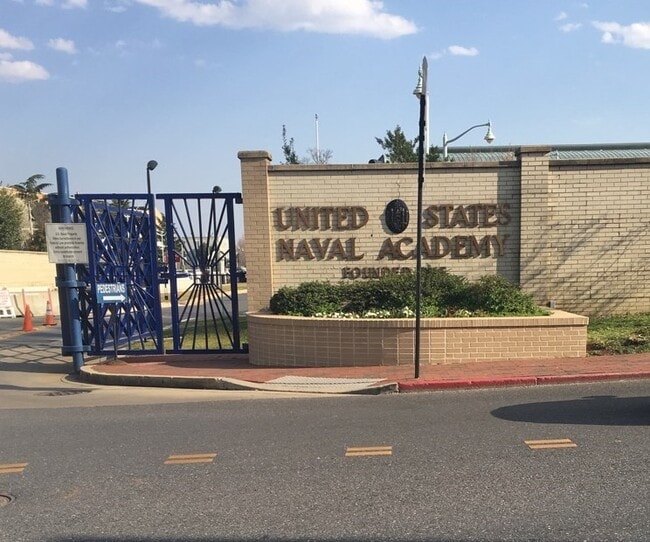 Building Photo - 145 King George St