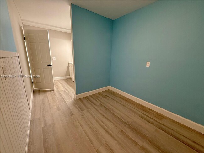 Building Photo - 1520 Whitehall Dr