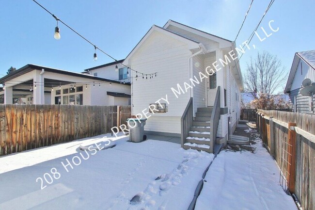 Building Photo - Quaint Cottage-Style Home in SE Boise