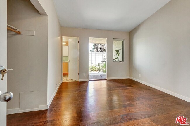 Building Photo - 2755 Carmar Dr