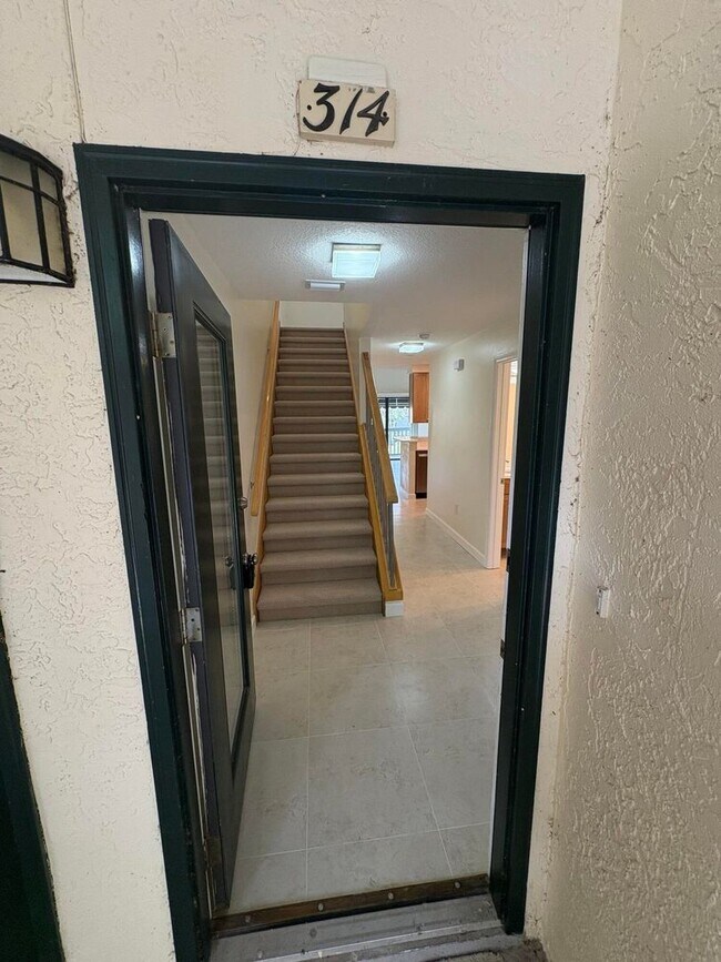 Building Photo - **$1,000 Move-in Special** 2 Bedroom in Bluewater Bay!