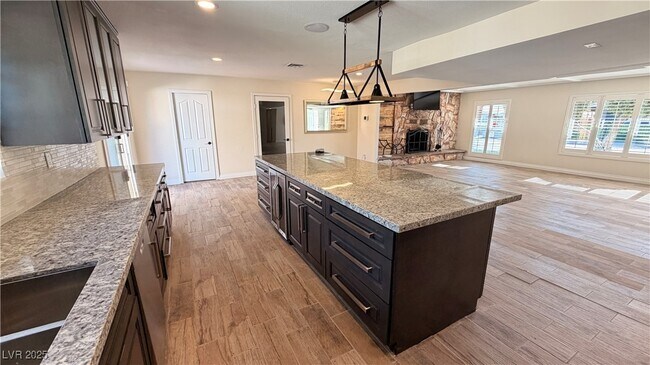 Building Photo - 1819 S Beverly Way