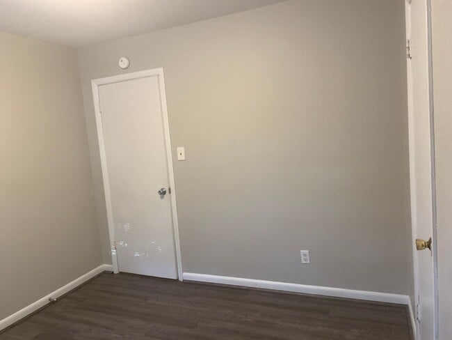 Building Photo - Renovated 3 Bedroom Ranch in Raleigh, Avai...