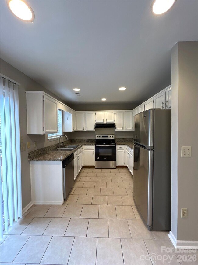 Building Photo - 3805 Rosedown Dr