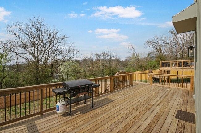 Building Photo - 2306 Ilolo St