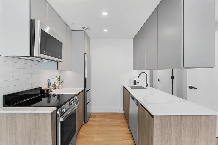 Building Photo - 63 Pitt St