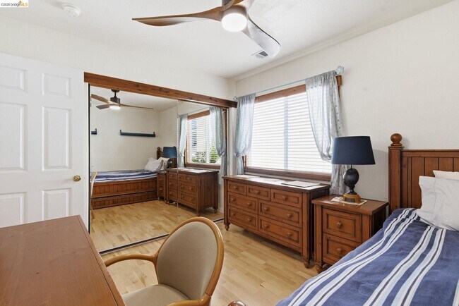 Building Photo - 257 Golf Links St