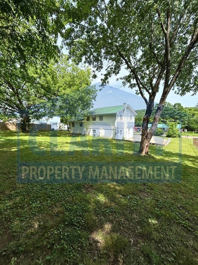 Building Photo - House with basement garage!