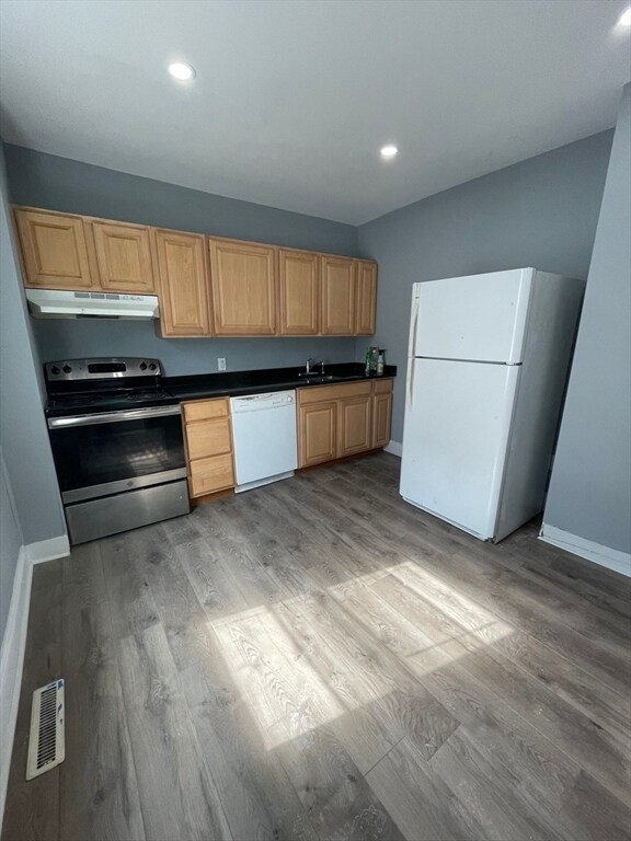 Building Photo - 77.5 School St