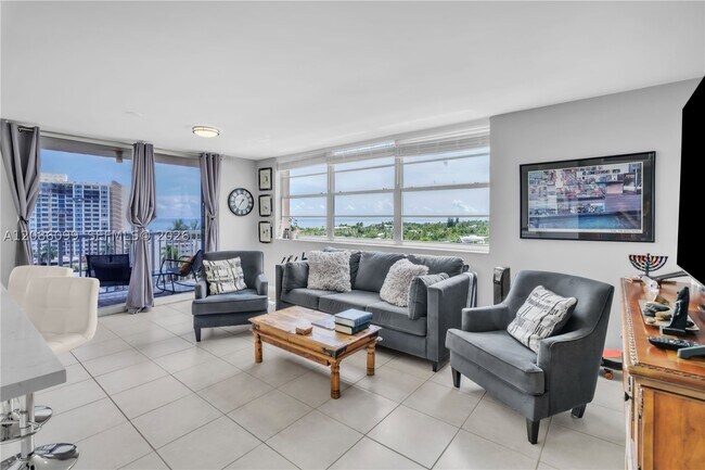 Building Photo - 3161 S Ocean Dr
