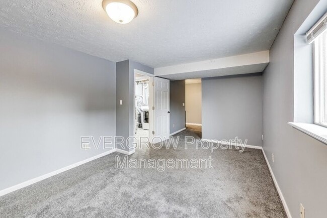 Building Photo - 226 Creekway Ct