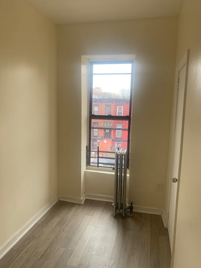 Building Photo - 463 Van Buren St