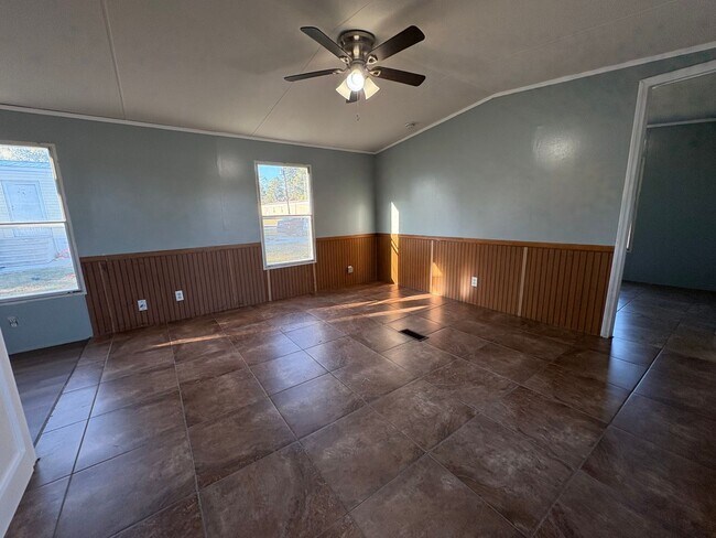 Building Photo - 2 Bedroom/ 1 Bathroom Mobile Home in Willo...