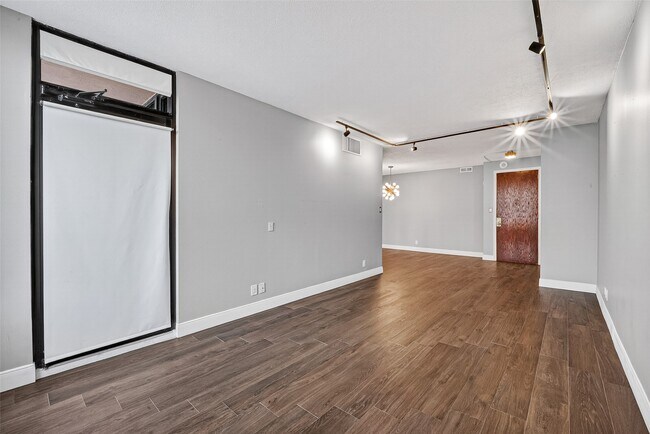 Building Photo - 5150 Hidalgo St