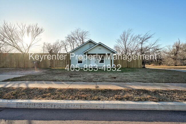 Building Photo - 2709 N Fonshill Ave
