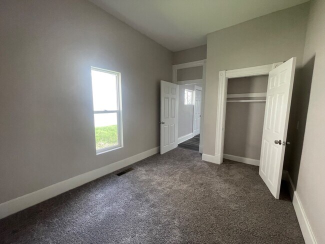 Building Photo - 1138 W 30th St