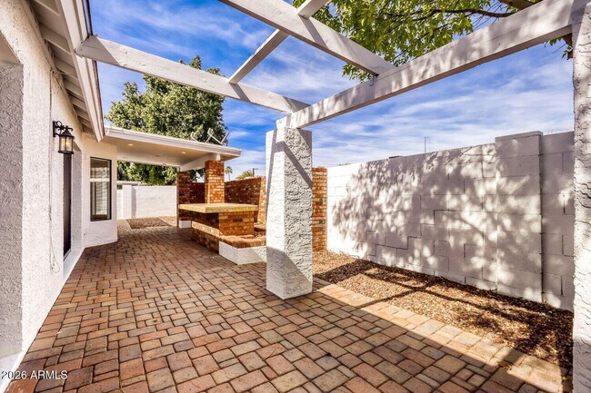 Building Photo - 3214 E Siesta Ln