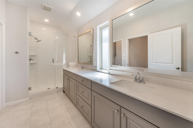 Building Photo - 2123 Rosewood Pnes Ln