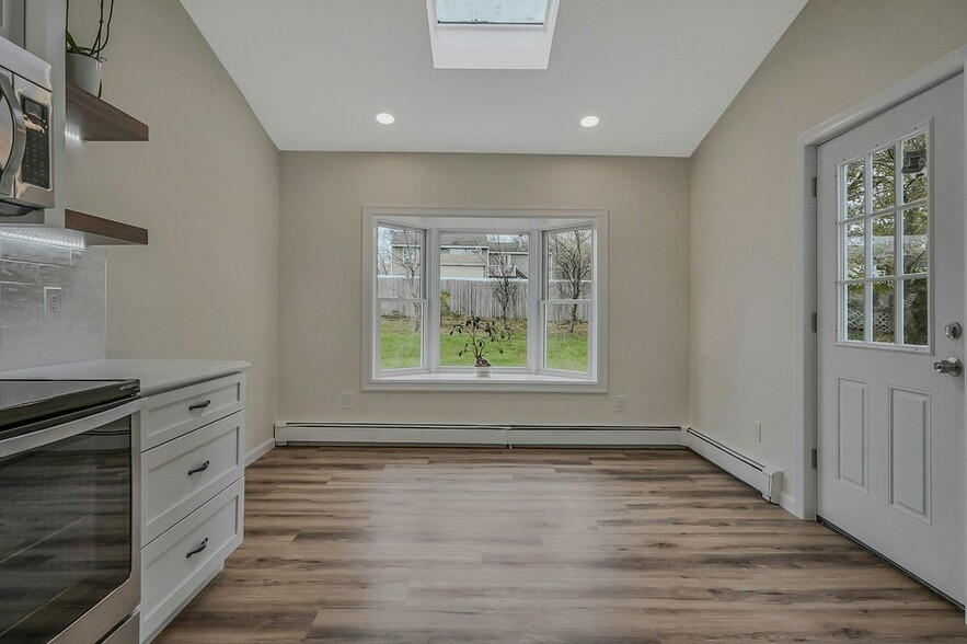 Building Photo - 21 Crater Lake Dr