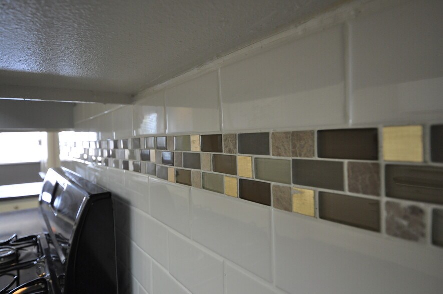 Building Photo - 2119 Elsinore St