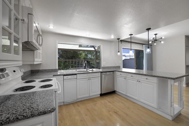 Building Photo - 976 Pizarro Ln