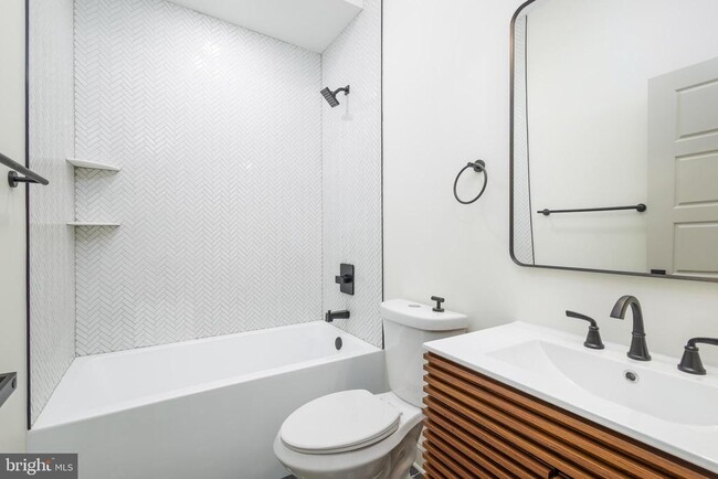 Building Photo - 3116 Clifford St