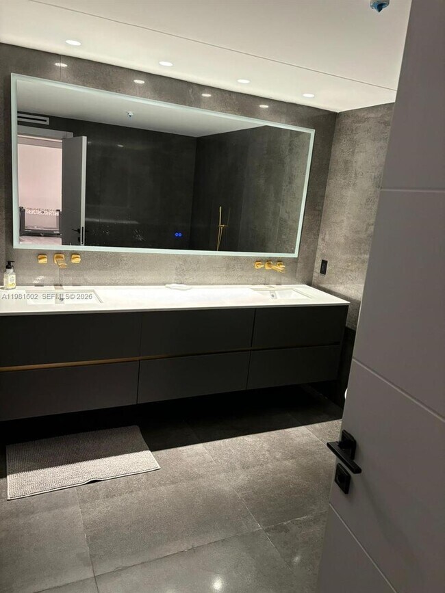 Building Photo - 19355 Turnberry Way