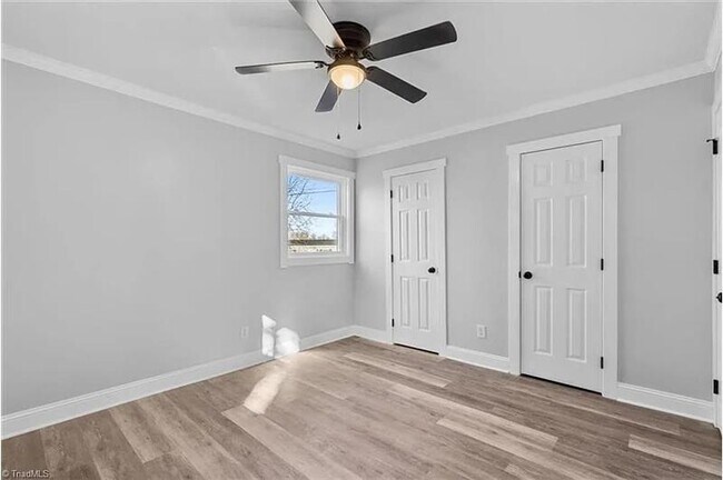 Building Photo - 1501 Earl Dr