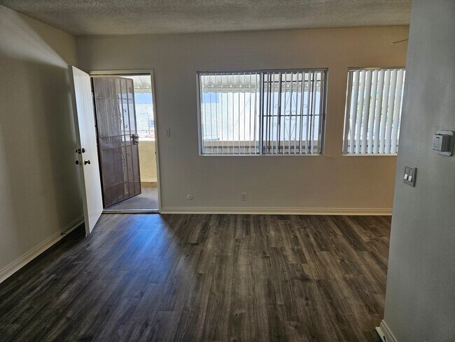 Building Photo - 3622 Dunn Dr